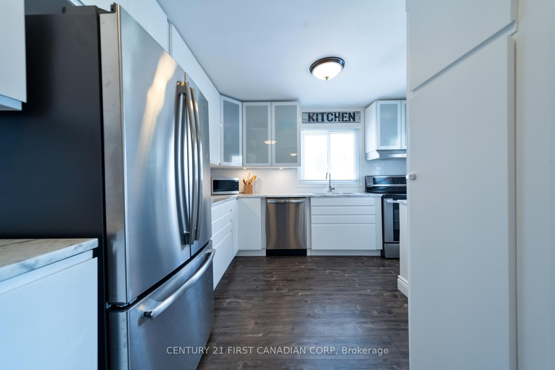 4020 Catherine Street photo 10