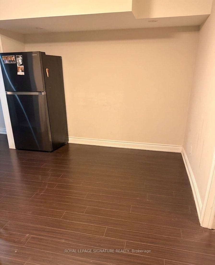 282 Aylesworth Avenue Unit All Inclusive Basement photo 6
