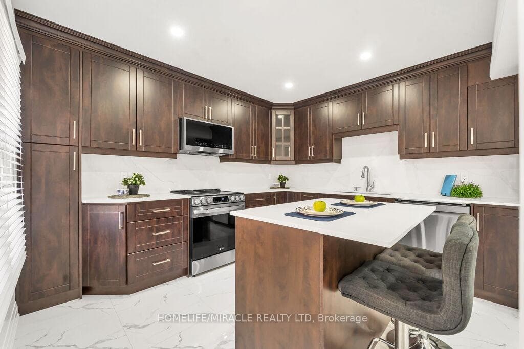57 Lord Simcoe Drive Unit Upper photo 14