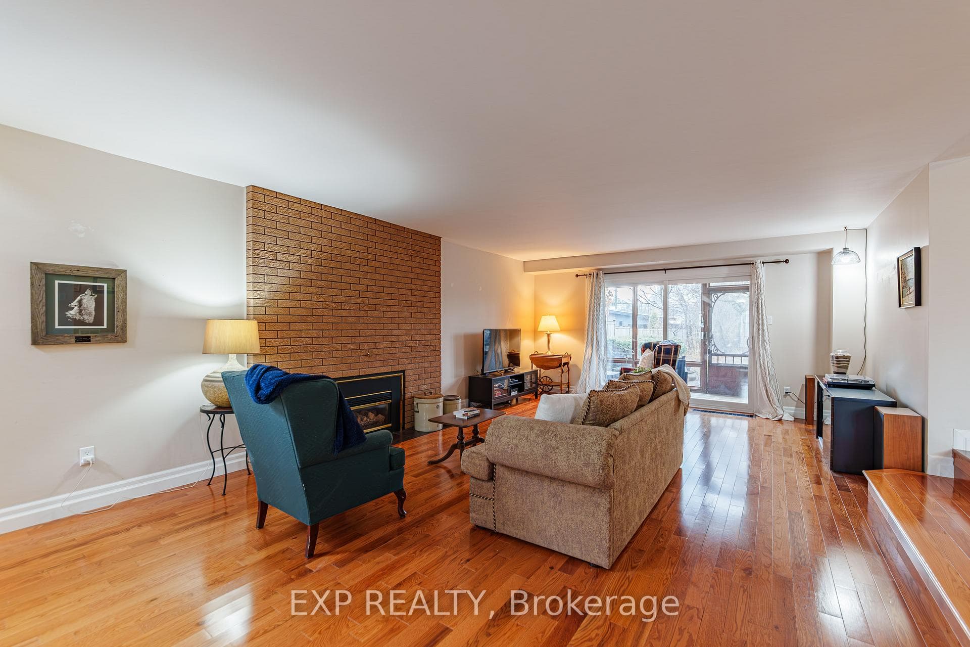 1592 Apeldoorn Avenue photo 3