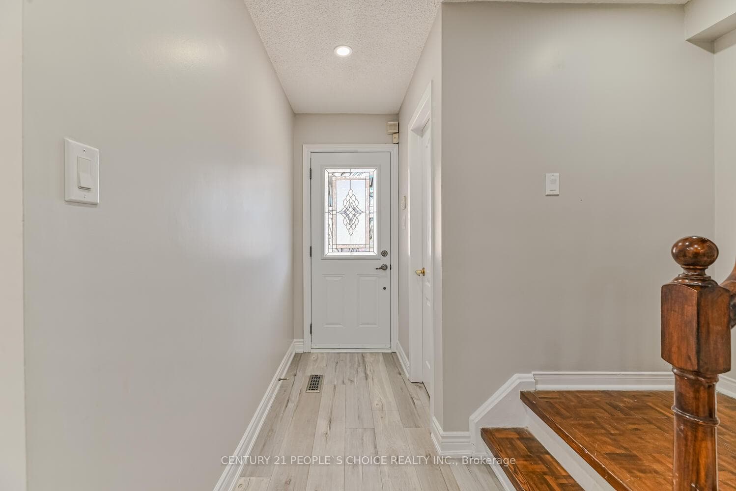 35 Newbridge Crescent photo 3