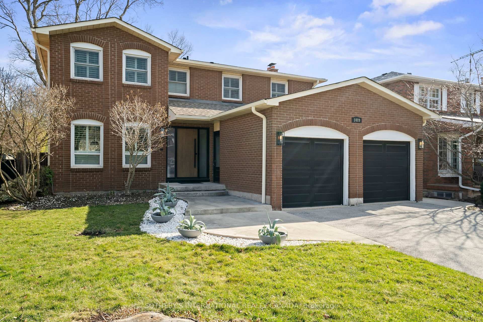 1489 Jasmine Crescent photo 2