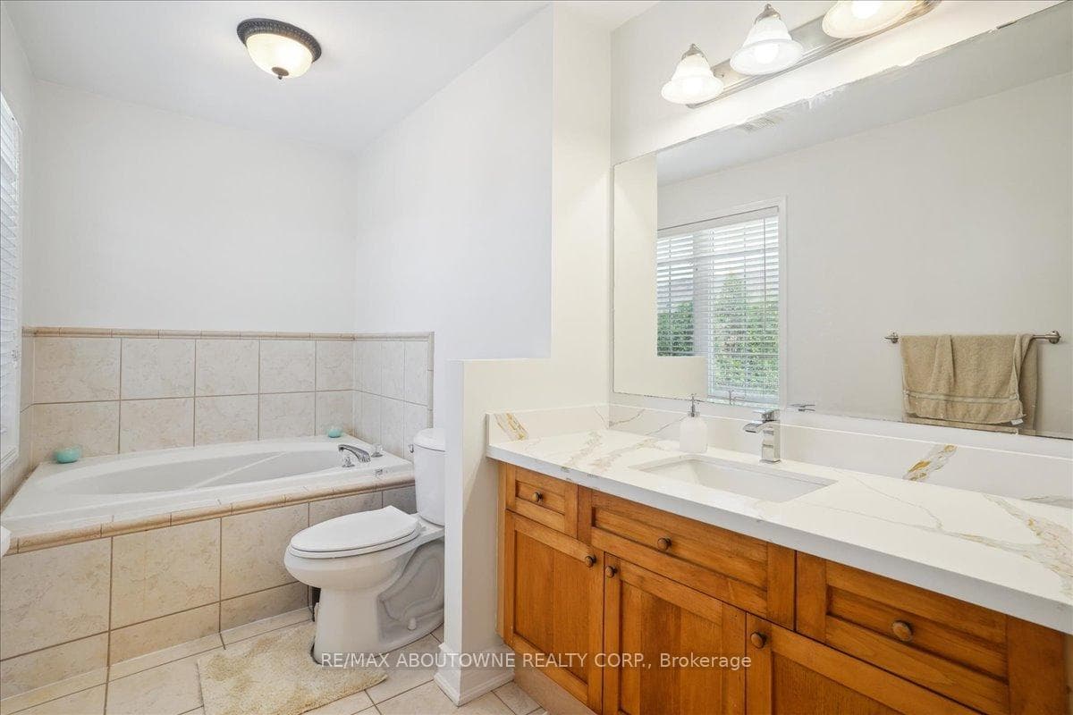 2245 Dunforest Crescent photo 25