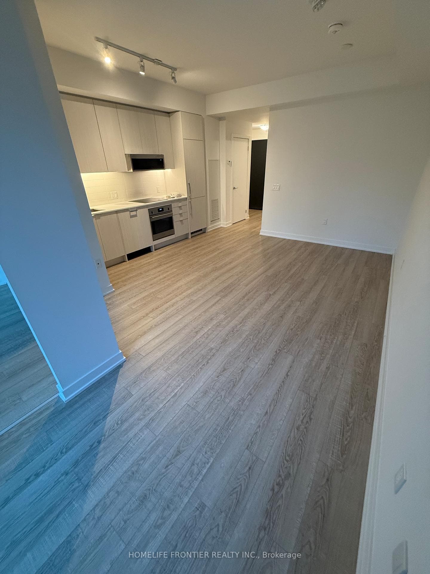 250 Lawrence Avenue Unit 210 photo 3