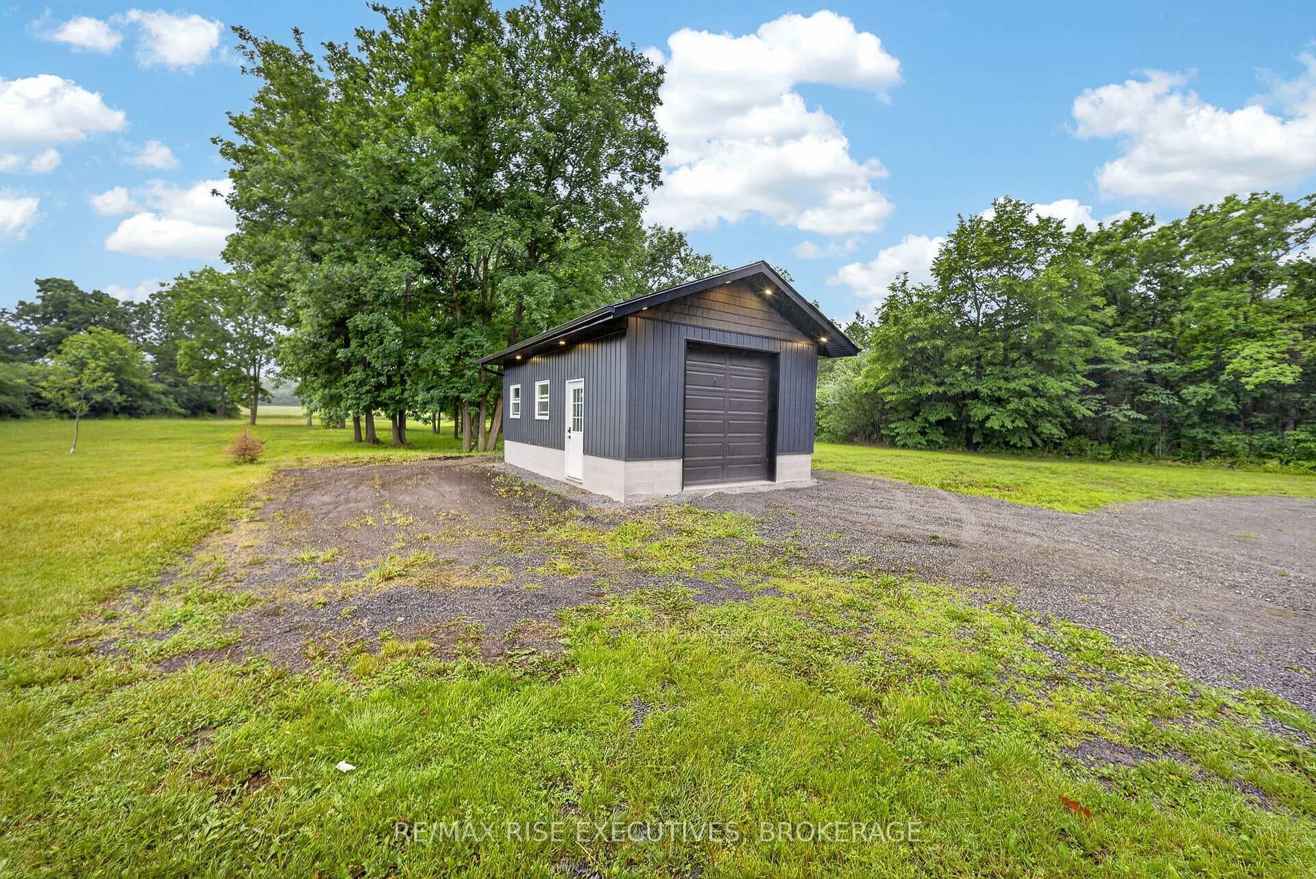 252 Hambly Road photo 37