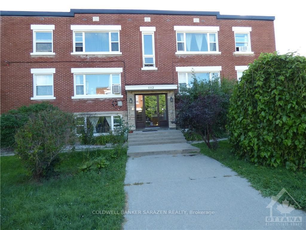 682 IRENE Crescent Unit 2 photo 1
