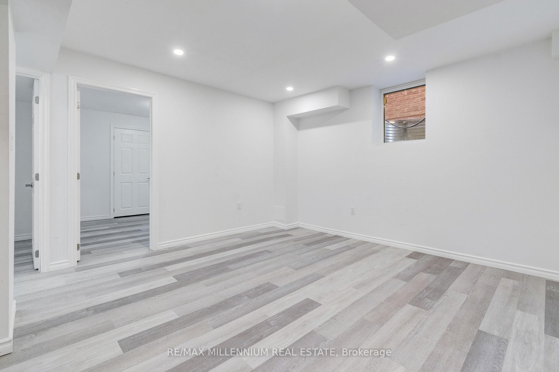 481 Bessborough Drive photo 12