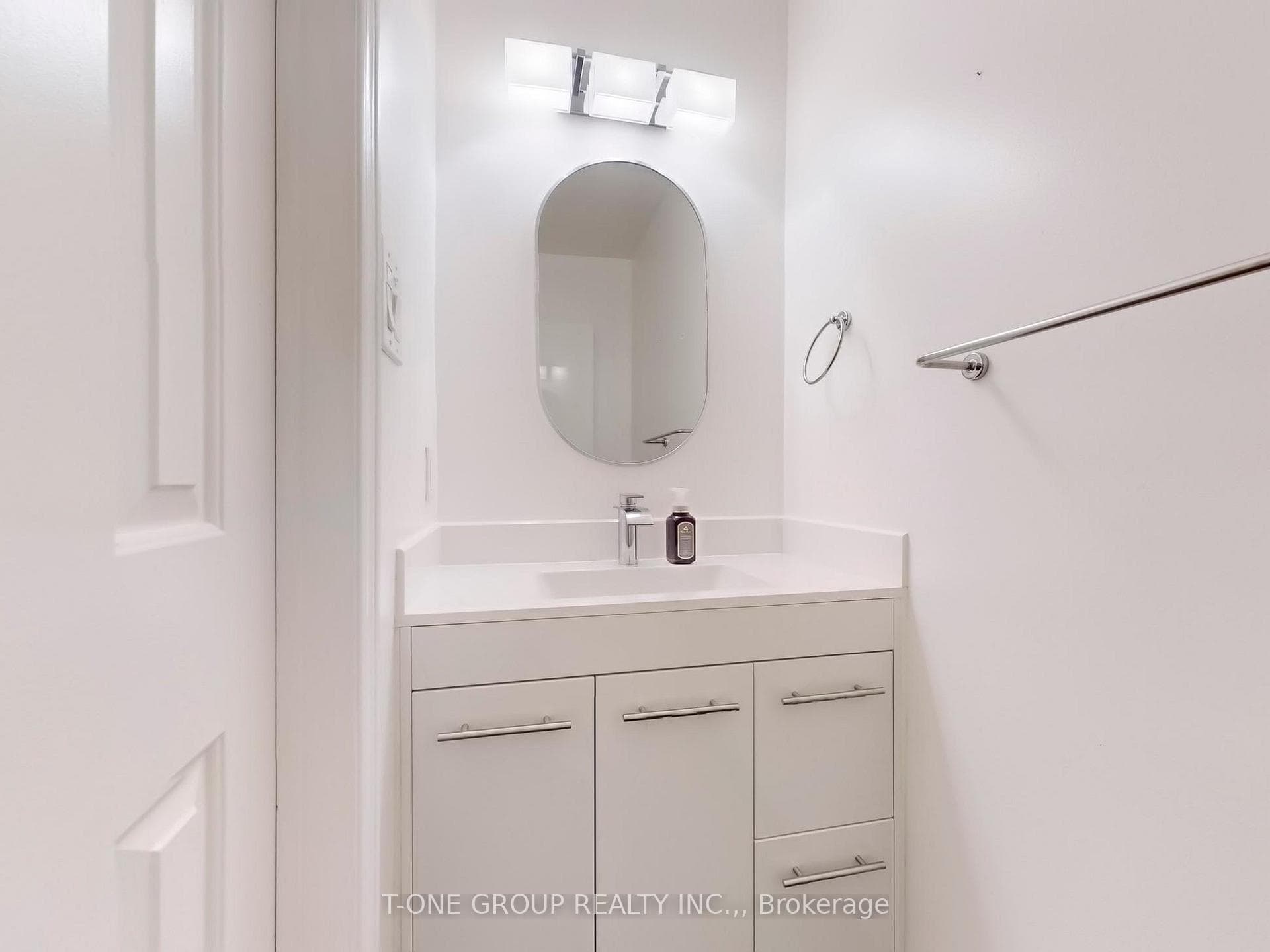 3400 Drummond Road photo 21