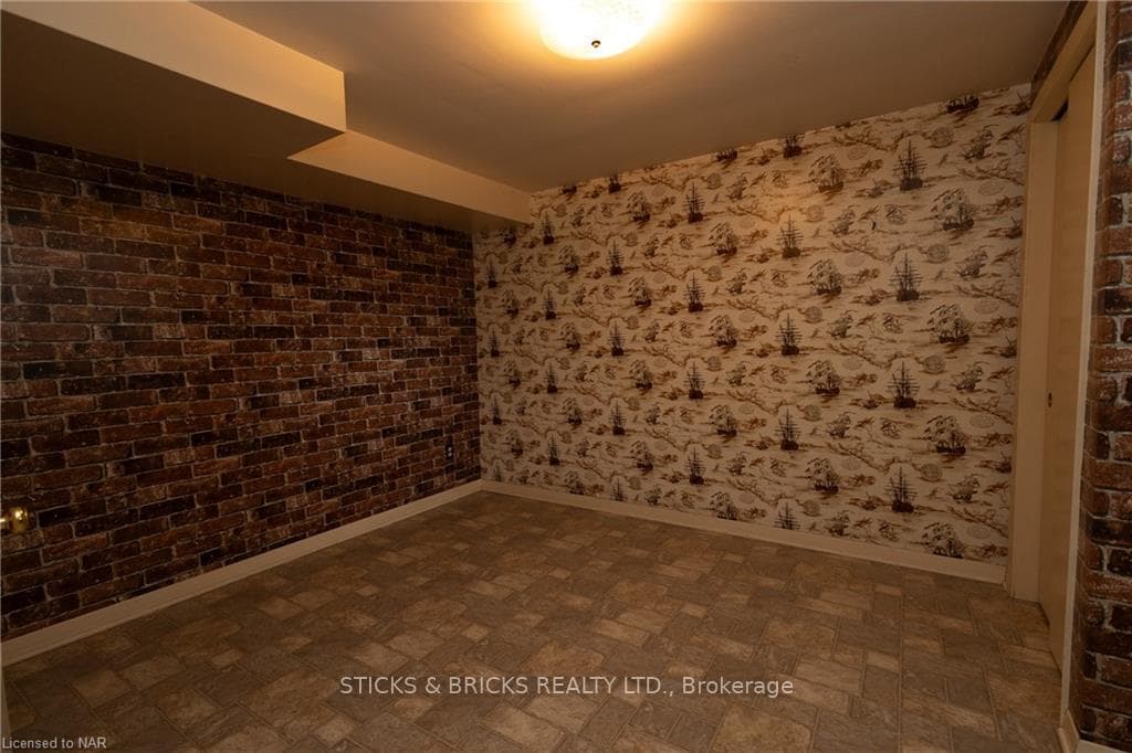 3553 VALOUR Crescent photo 21