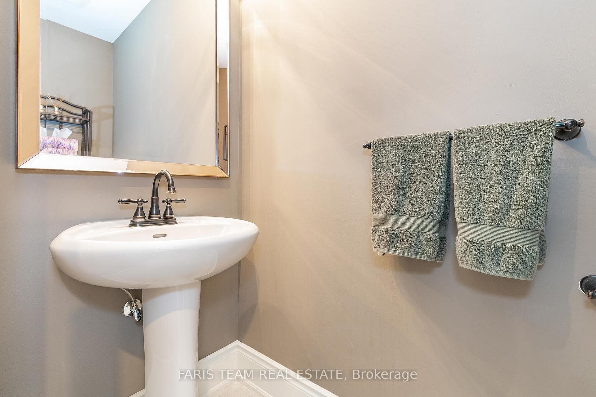 192 Gold Park Gate photo 15