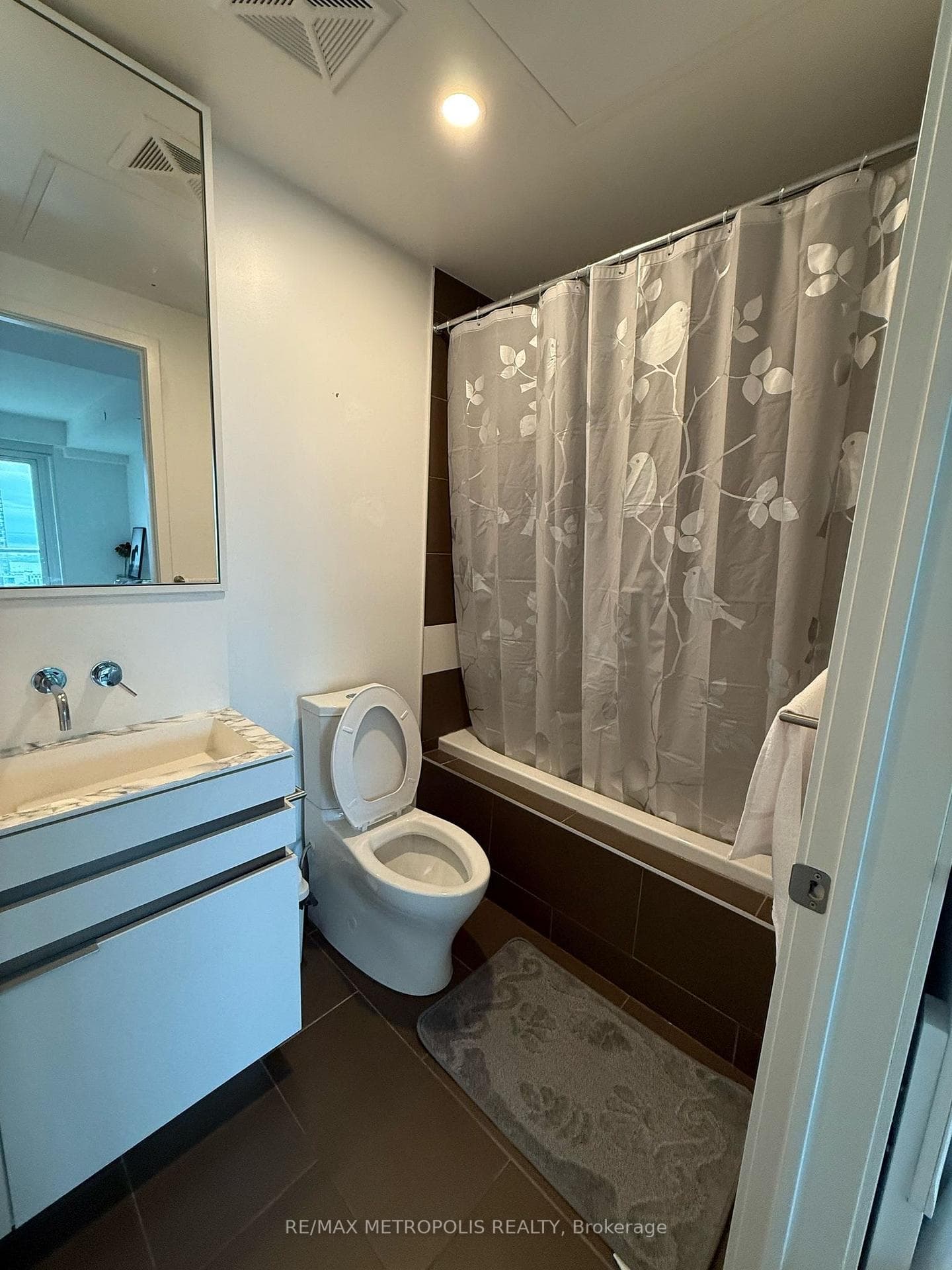 197 Yonge Street Unit 4408 photo 3