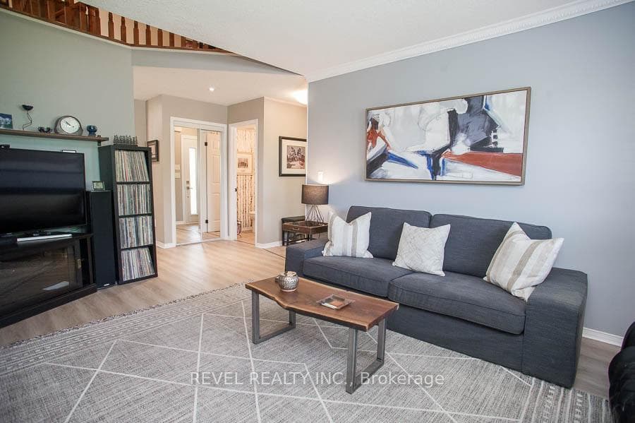 19 Lovell Crescent photo 9