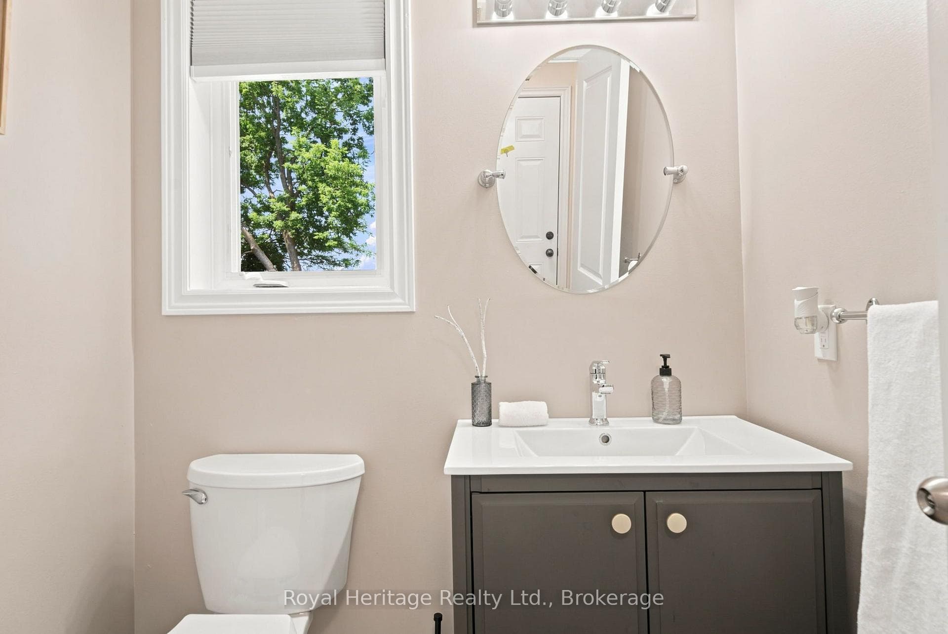 20 Fallingbrook Crescent photo 30