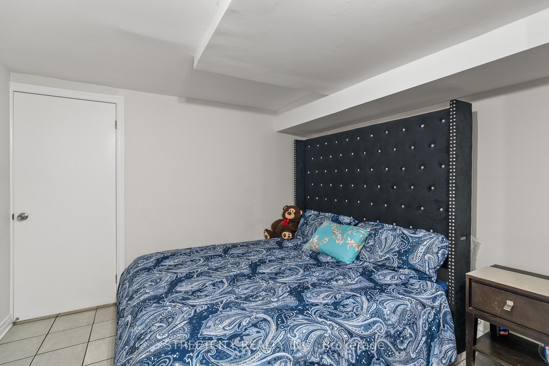537 Clarke Road photo 31