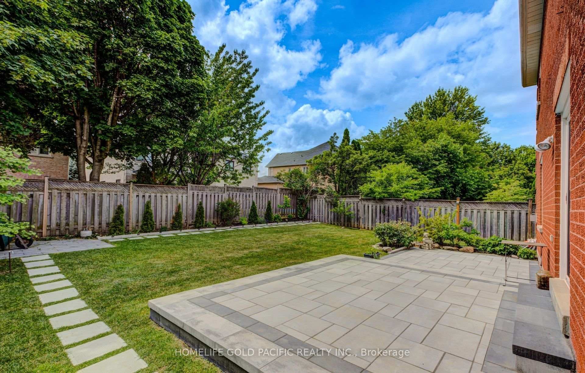 101 Clarendon Drive photo 3
