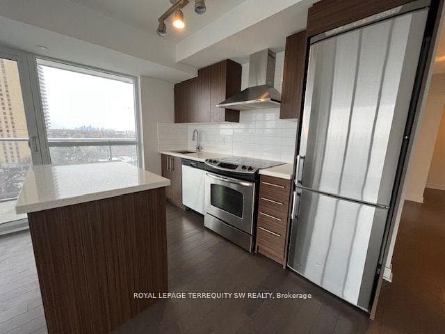 58 Orchard View Boulevard Unit 902 photo 5