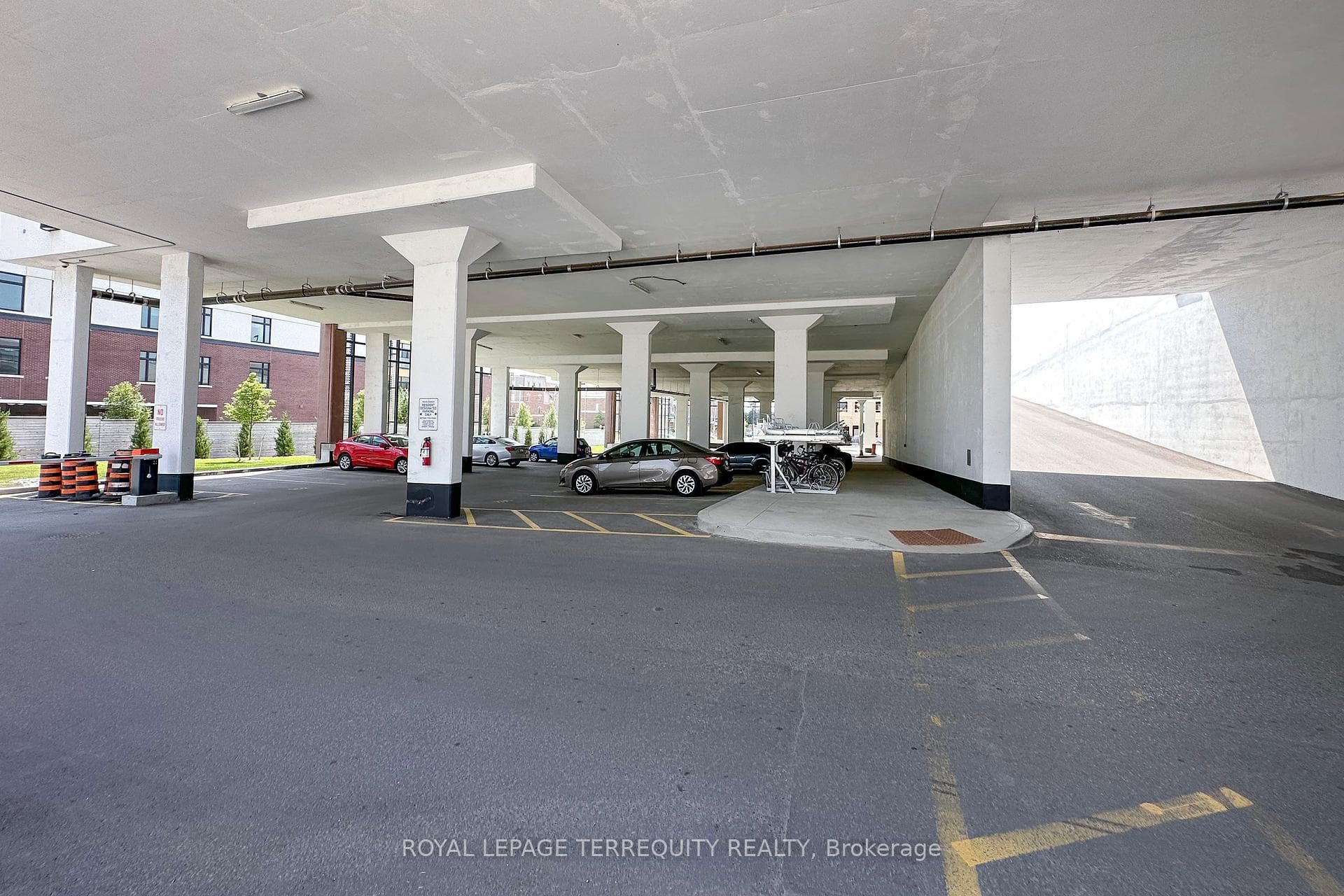 2550 Simcoe Street Unit 318 photo 4