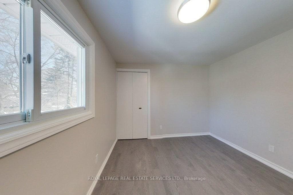141 Castle Crescent photo 24