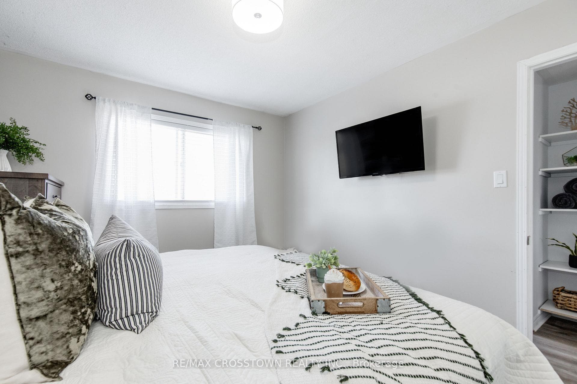 16 Moir Crescent photo 35