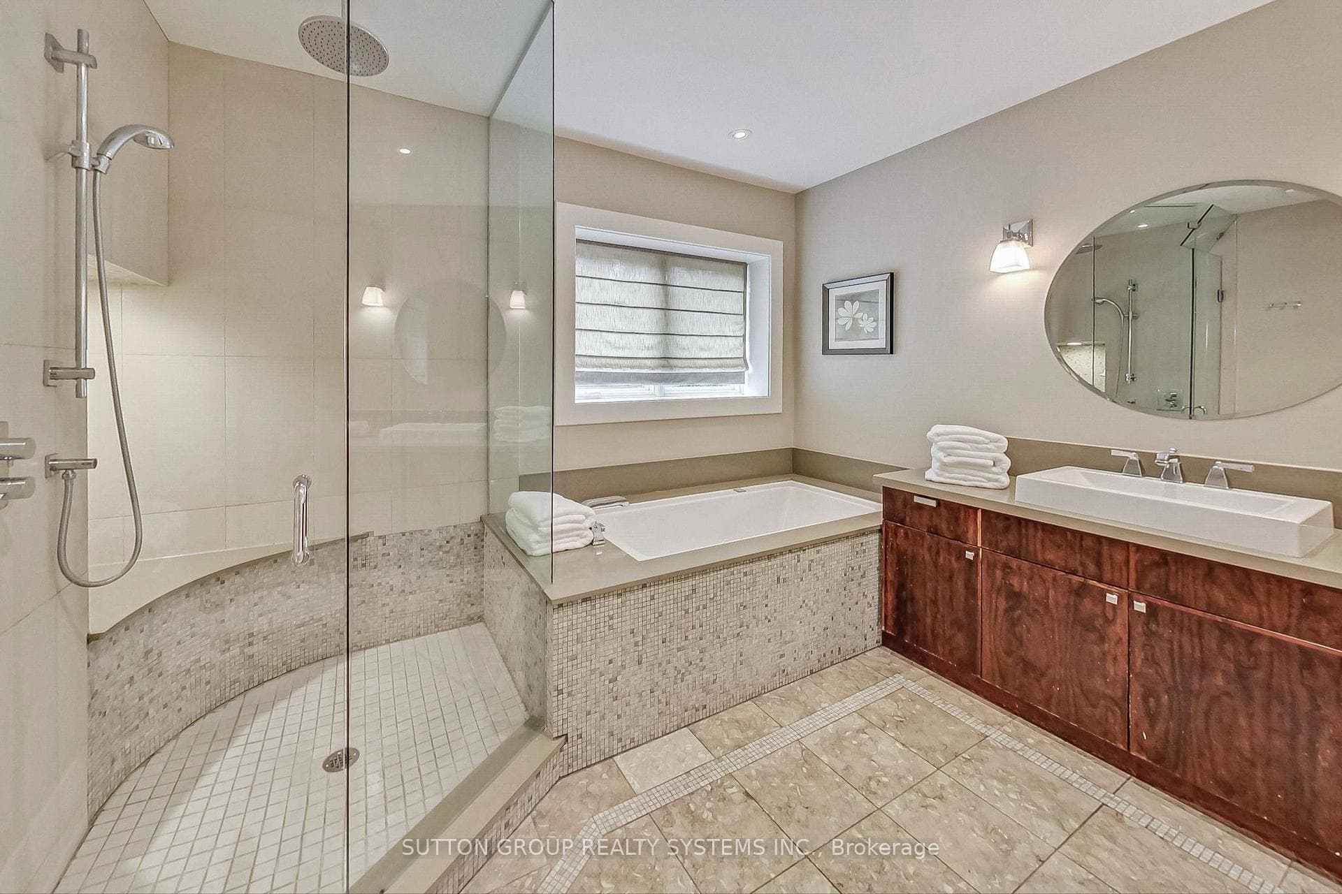 22 Hewitt Avenue photo 25