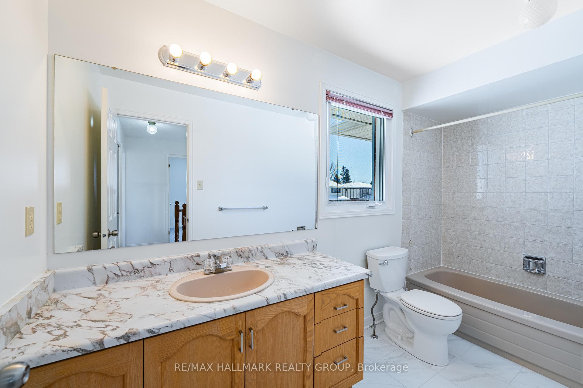 52 Thare Crescent photo 41
