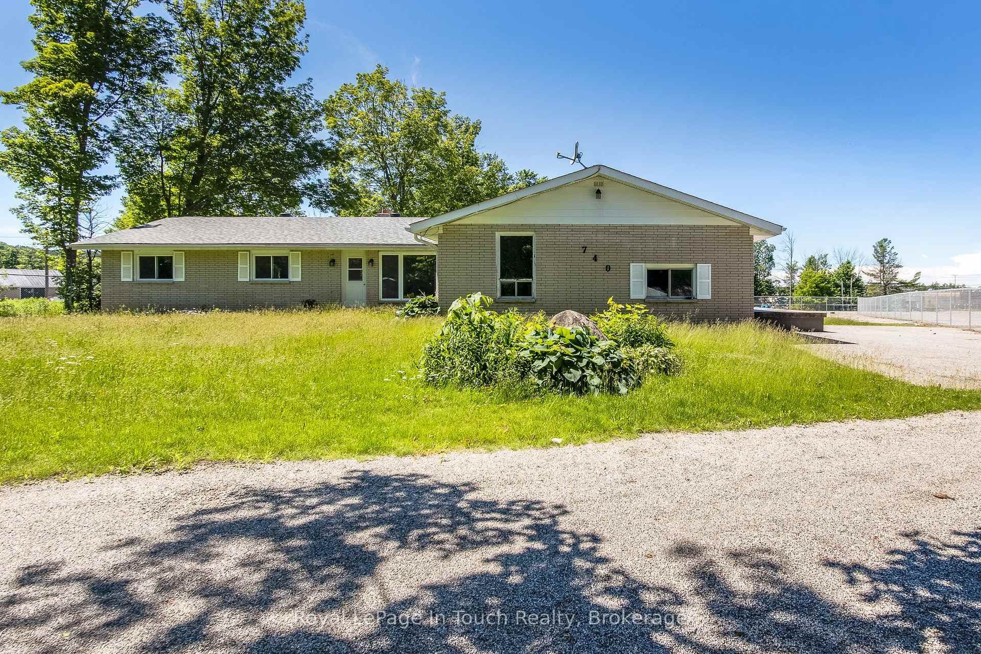 740 Balm Beach Road photo 3