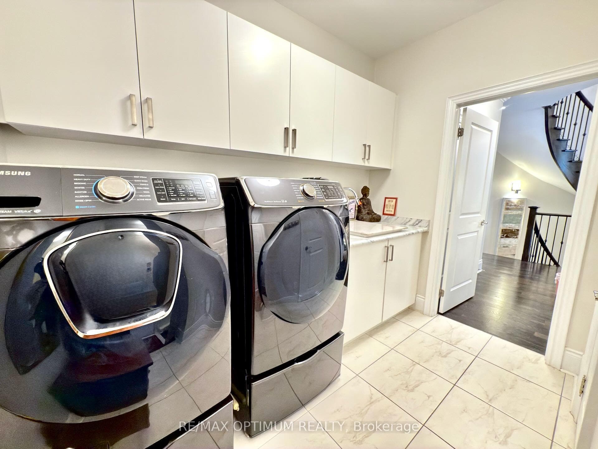 47 Royal West Drive photo 20
