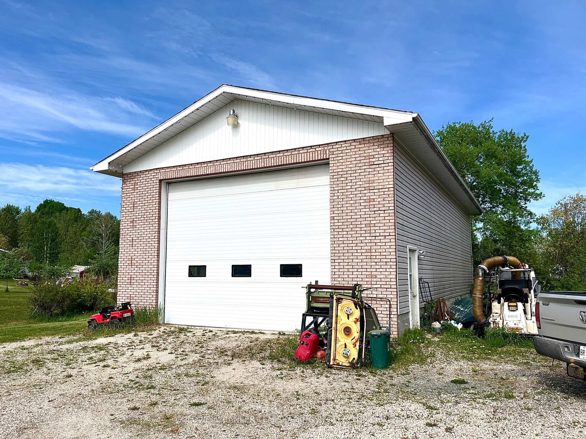 50' x '28' heated shop with concrete floor