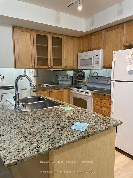 761 Bay Street Unit 2012 photo 10