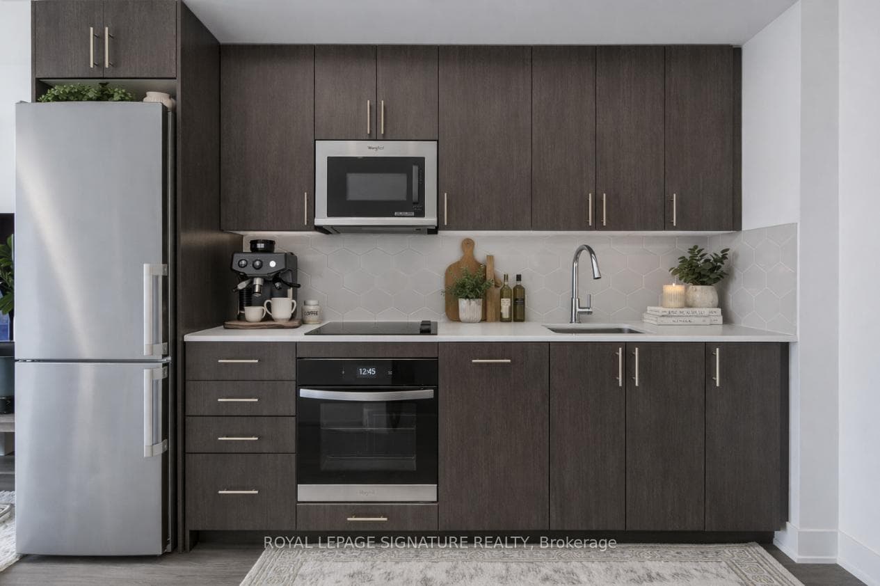 2545 Simcoe Street Unit 202 photo 5