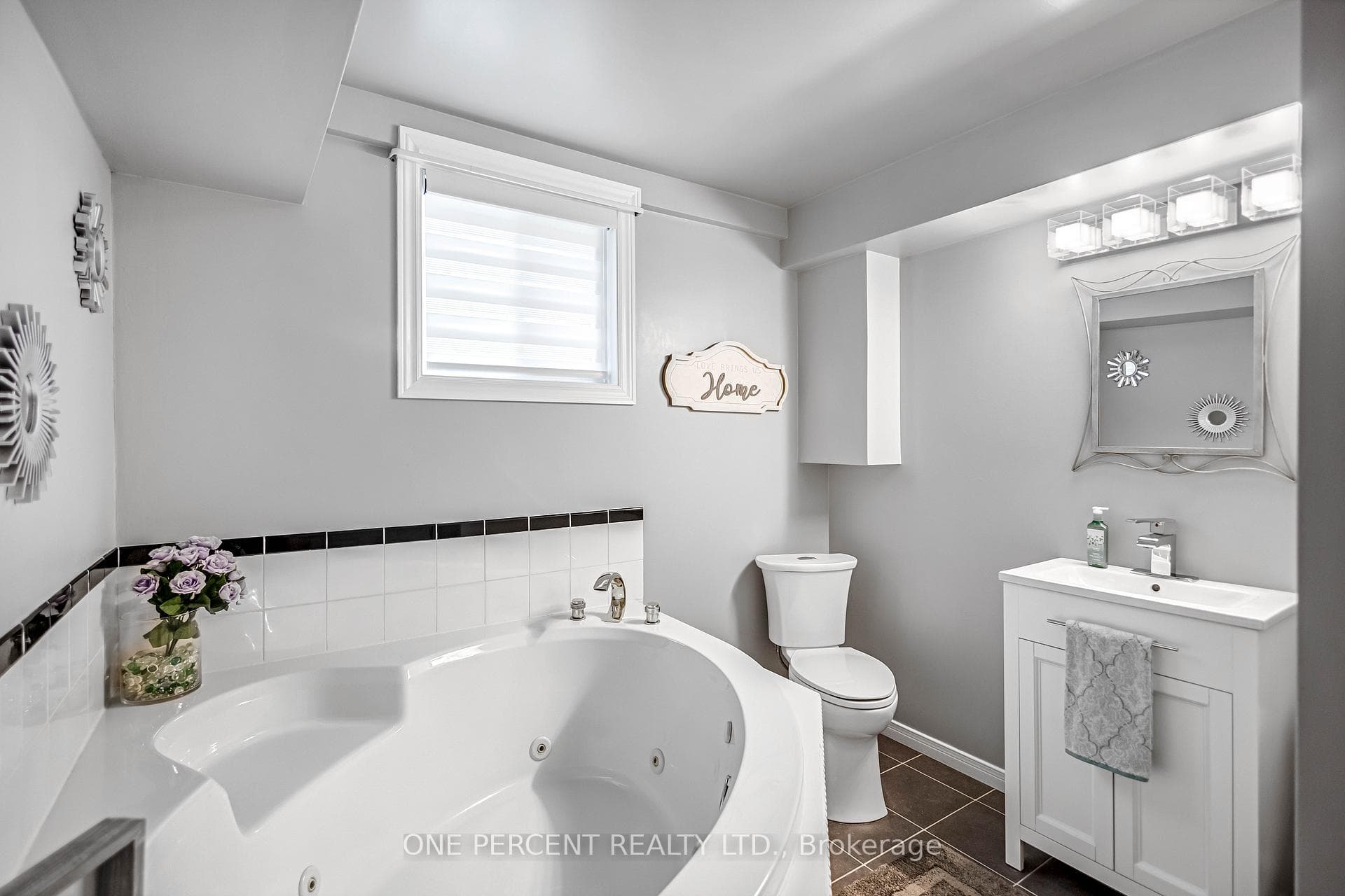 57 Coxwell Crescent photo 27
