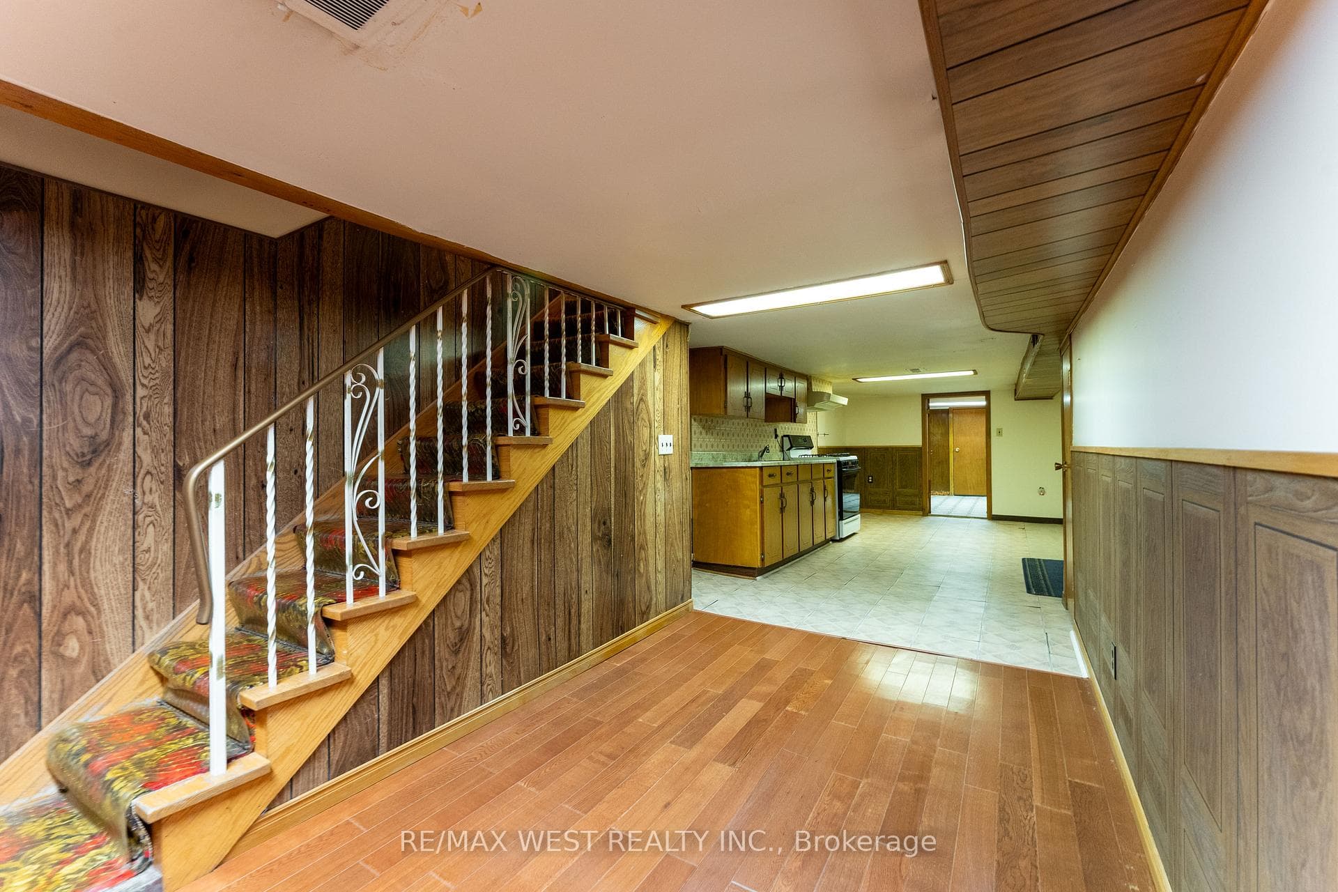 205 Markham Street photo 28