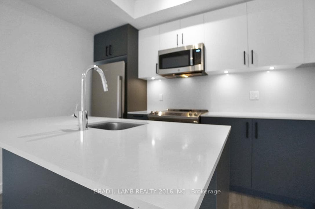 35 Birchcliff Avenue Unit 11 photo 3