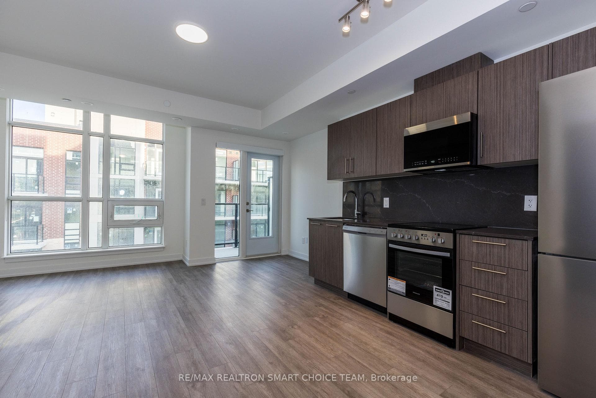 871 Sheppard Avenue Unit 41 photo 3