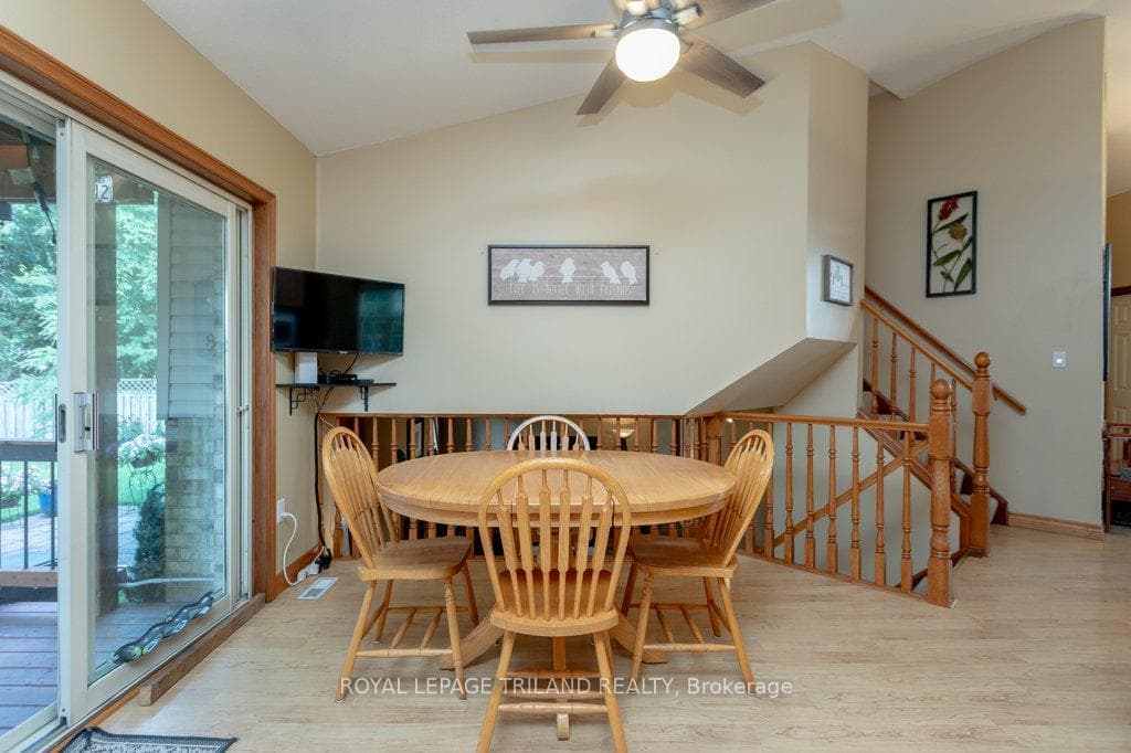 214 Andrea Crescent photo 15