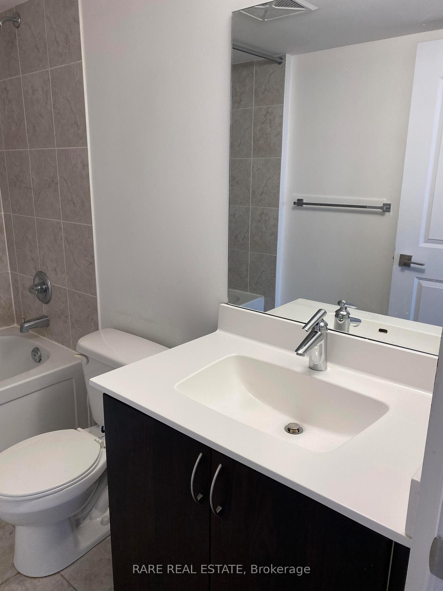 1 De Boers Drive Unit 1403 photo 4