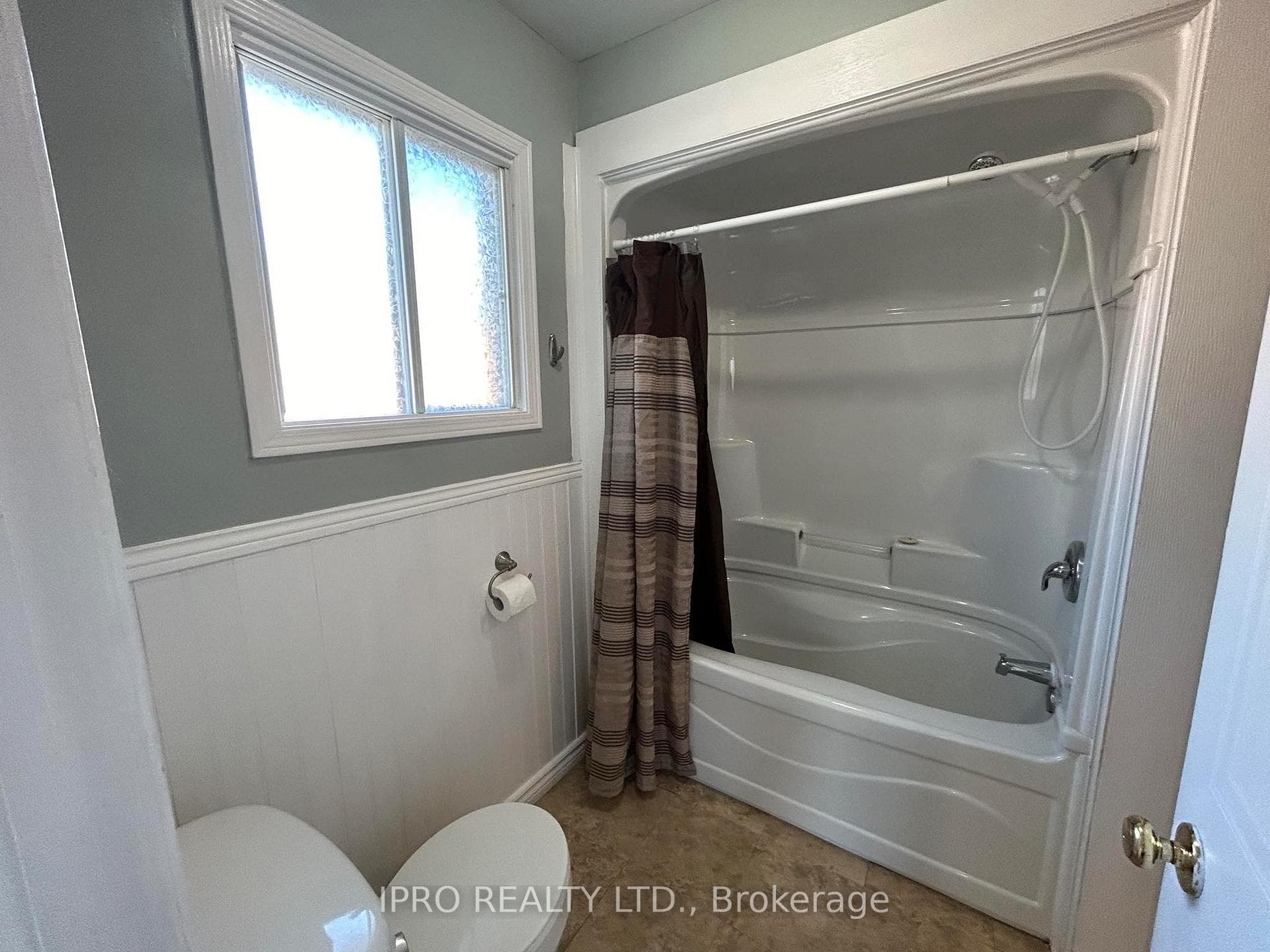 305 Hansen Boulevard Unit Upper photo 23