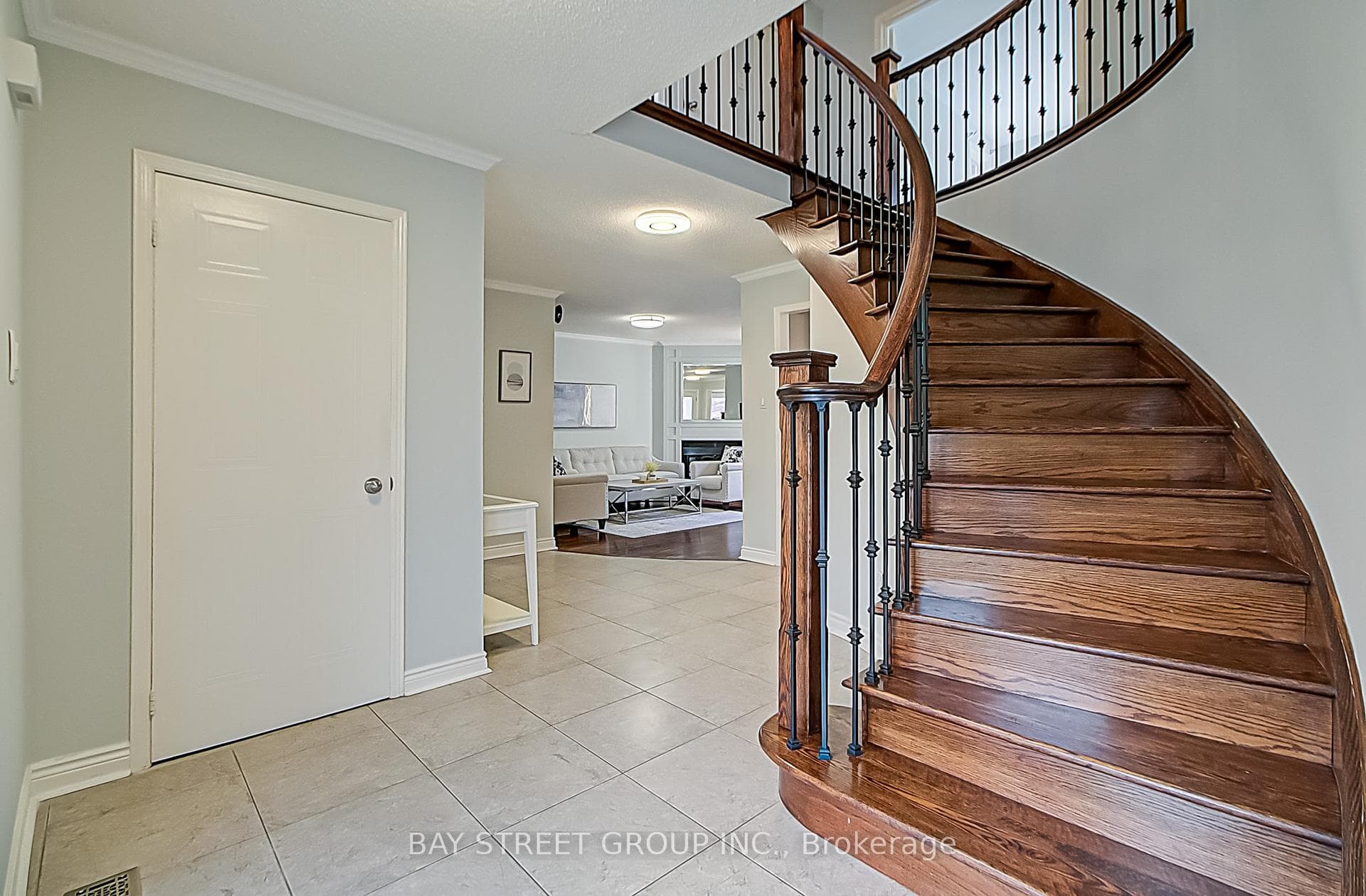 2104 Mayflower Boulevard photo 2
