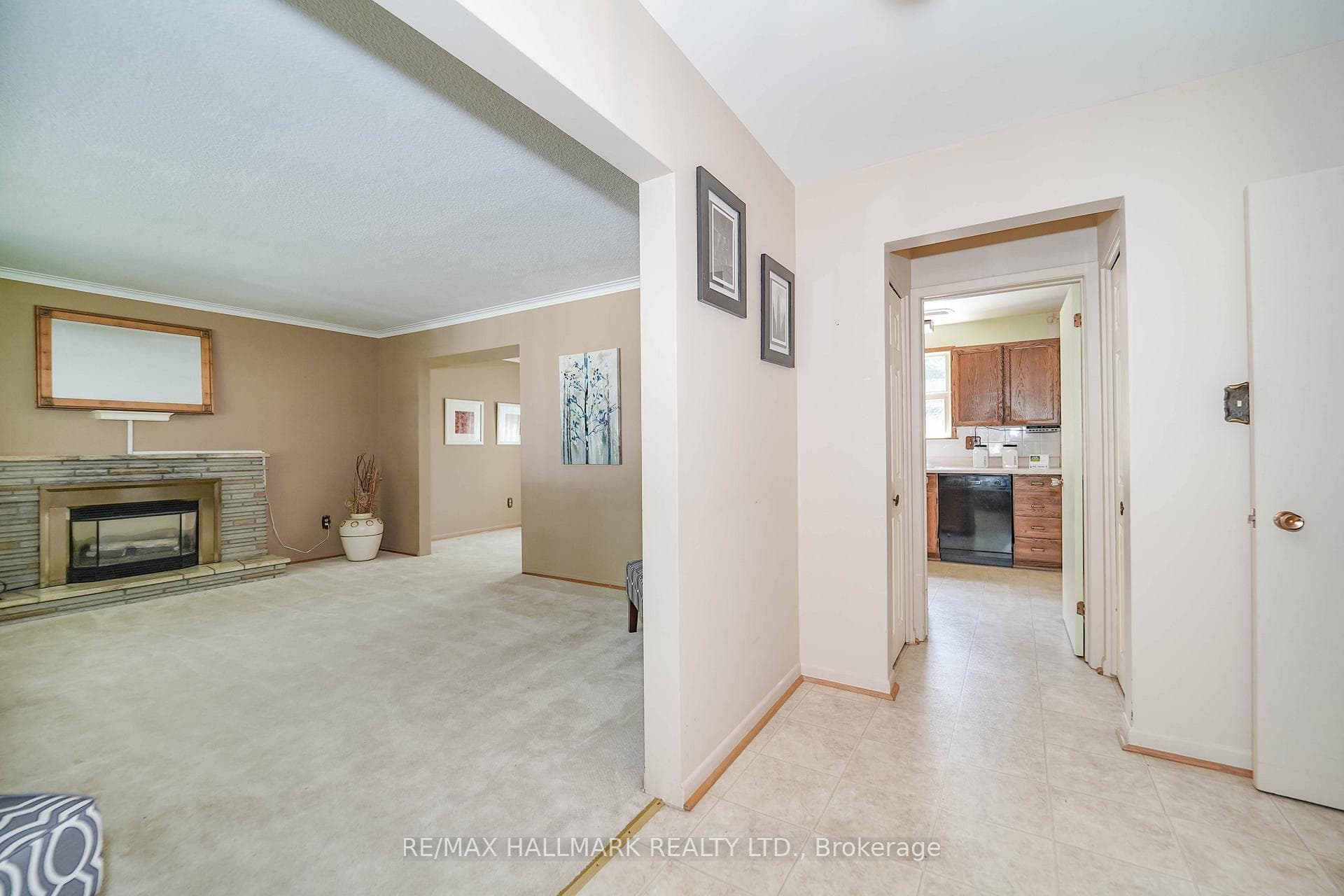 14 Castledene Crescent photo 6
