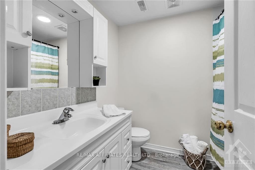 281 SOUTH GOWER Drive photo 19