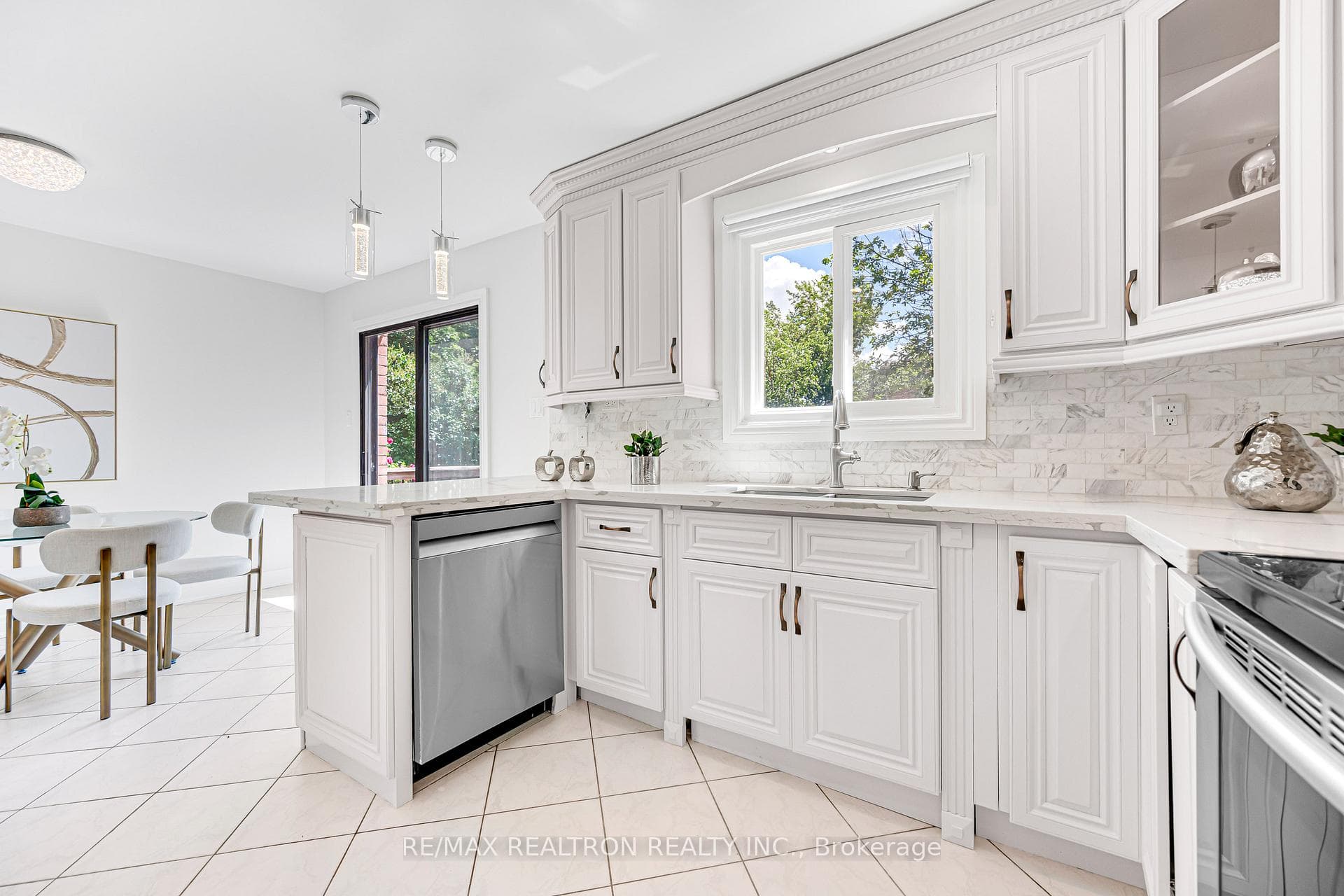 278 Bernard Avenue photo 14