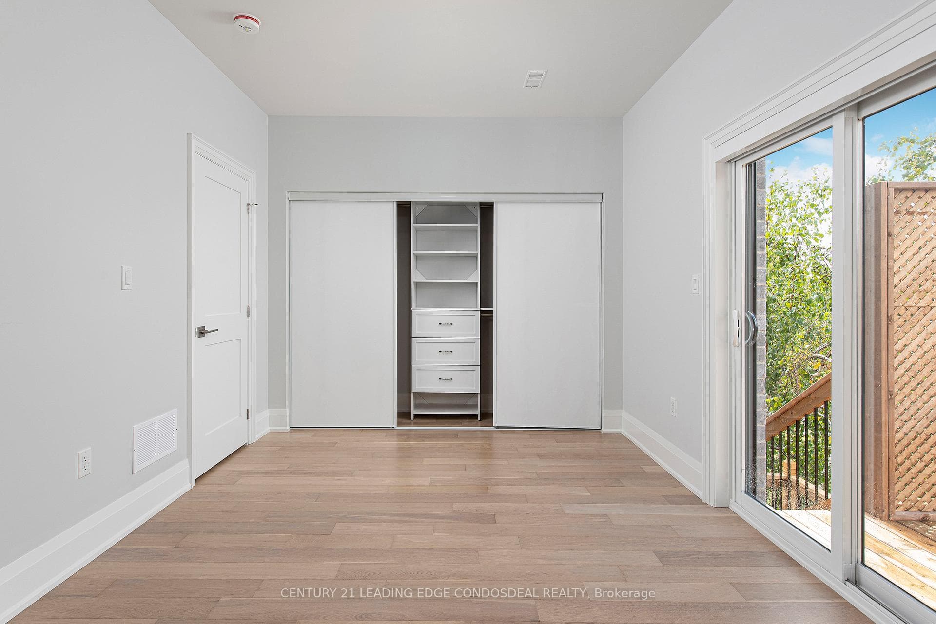 216 Glenholme Avenue Unit B photo 10