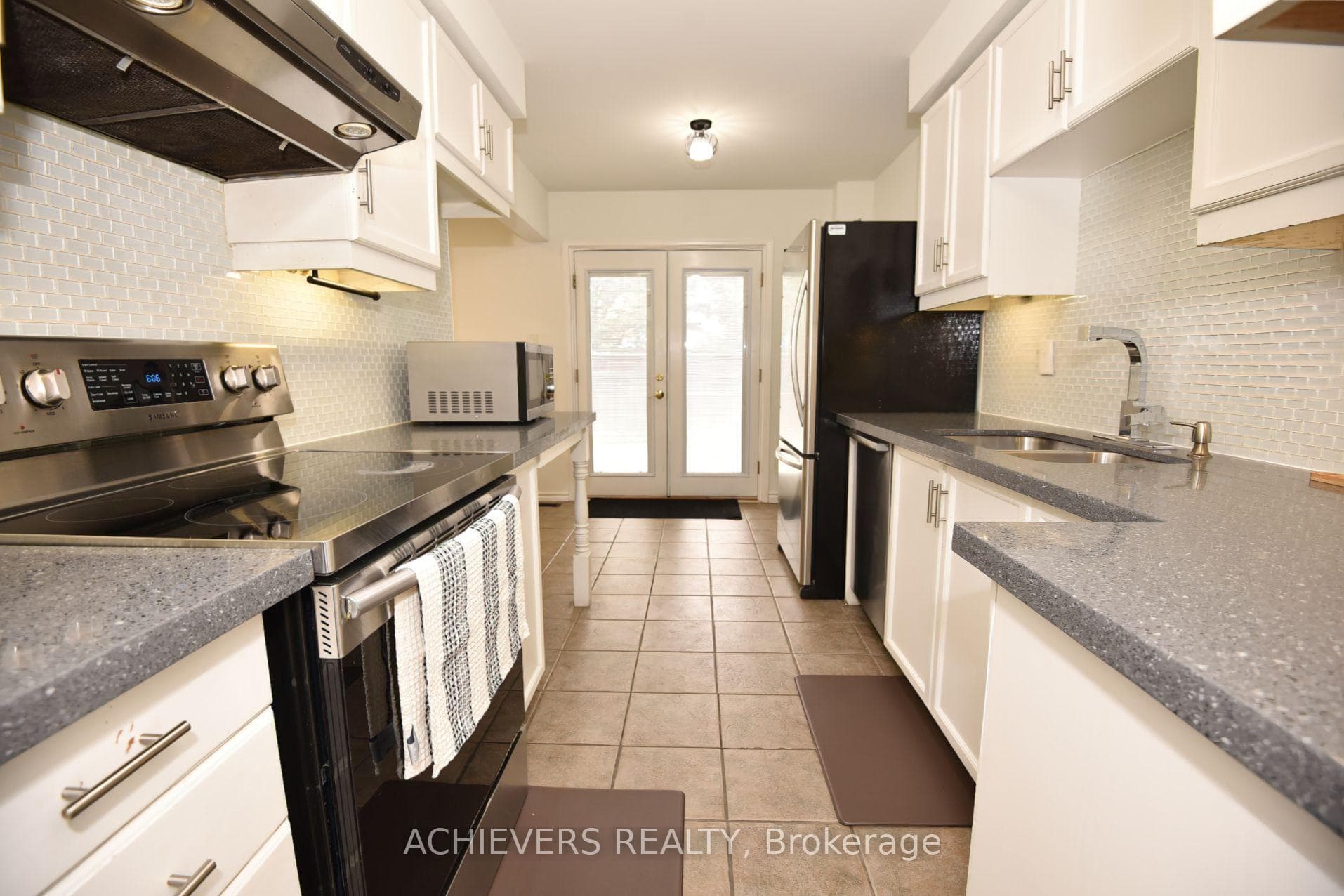 19 Mccullock Crescent photo 17