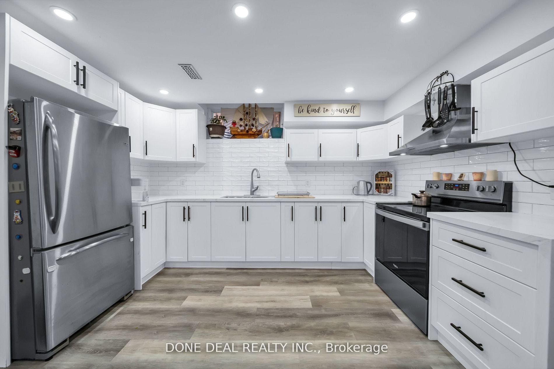 21 Bellagio Avenue photo 33