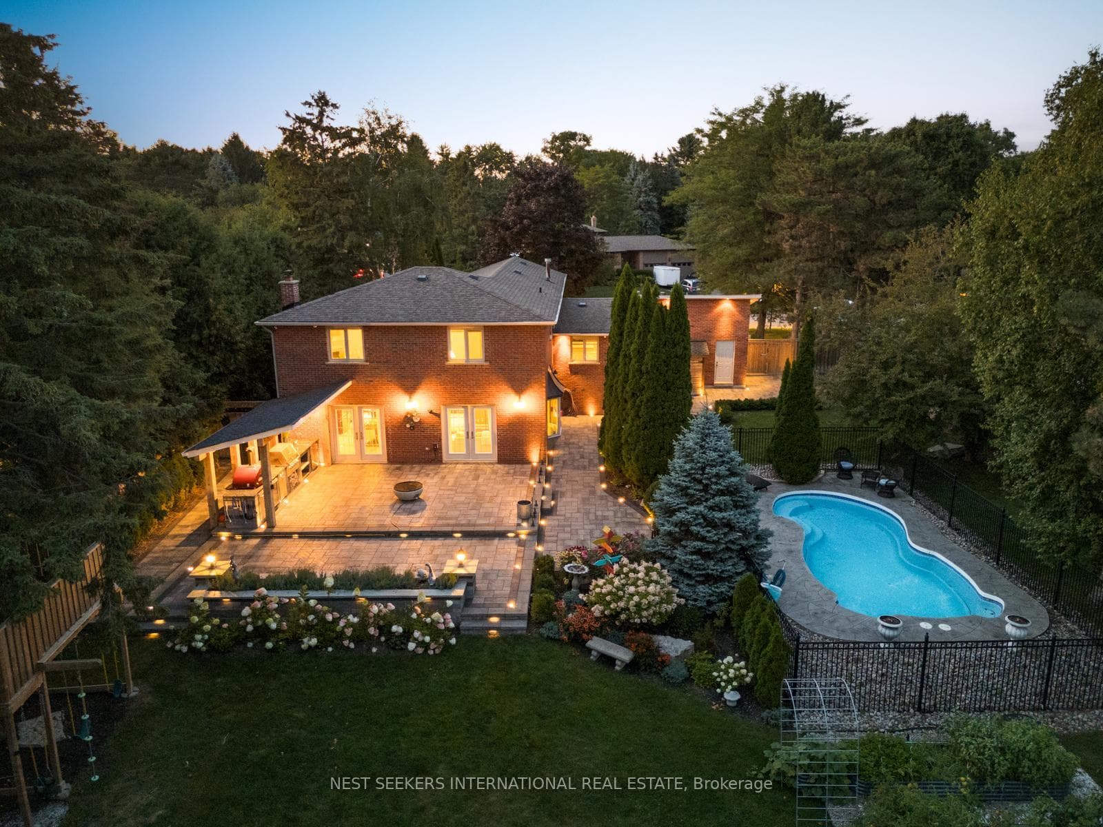 51 Ellis Avenue photo 2