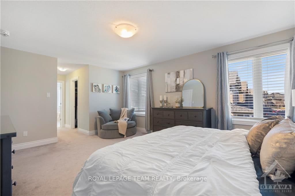 857 PERCIVAL Crescent photo 13