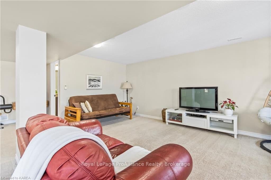 1019 BLUFFWOOD Avenue photo 38