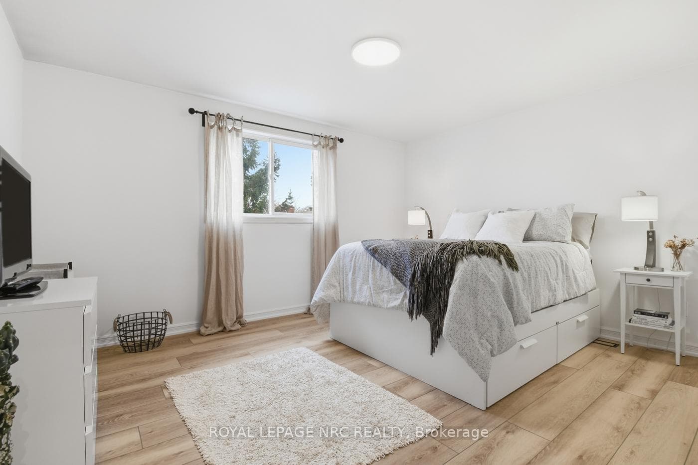 12 Fuller Crescent photo 27