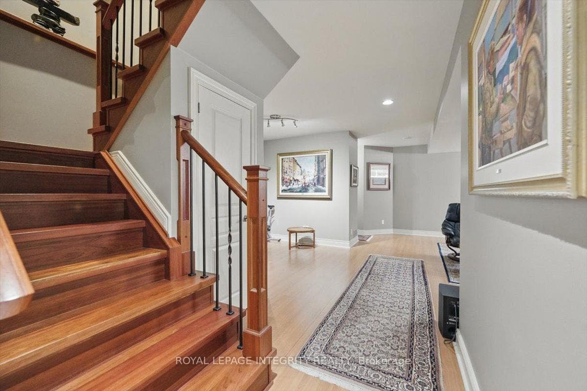137 Beaumont Avenue photo 26
