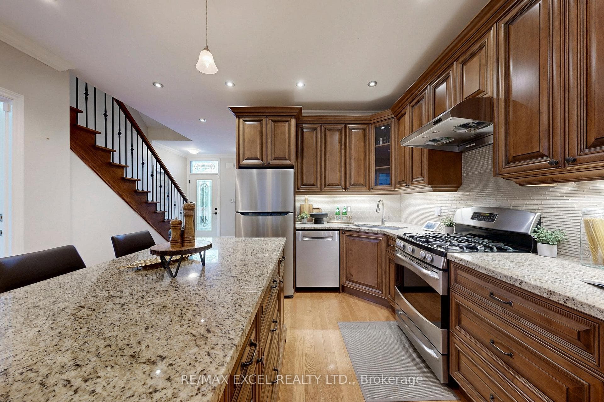 90 Fairleigh Crescent photo 7